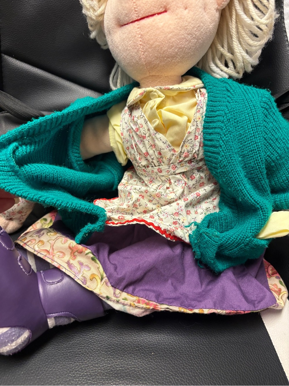 Vintage 1997 Big Comfy Couch Granny Garbanzo 22” Stuffed Plush Doll Commonwealth - Picture 4 of 5